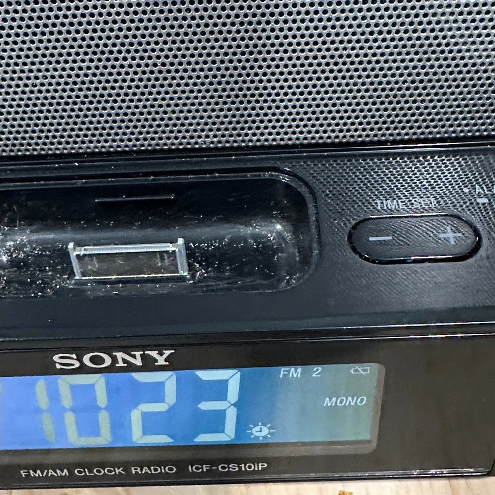 Dream Machine Sony ICF-CS10iP FM Clock Radio ipod Iphone Dock No Remote - Picture 4 of 15